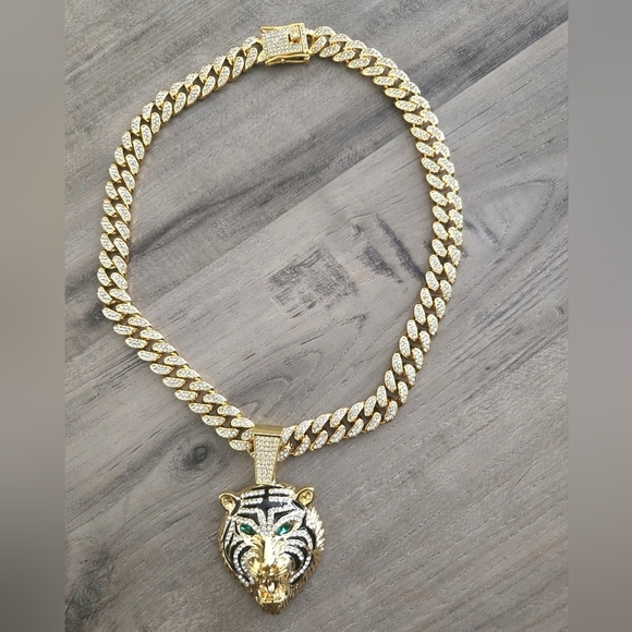 Striking Iced Out Rhinestone & Enamel Green Eyed TIGER Pendant Gold Necklace - Picture 7 of 11
